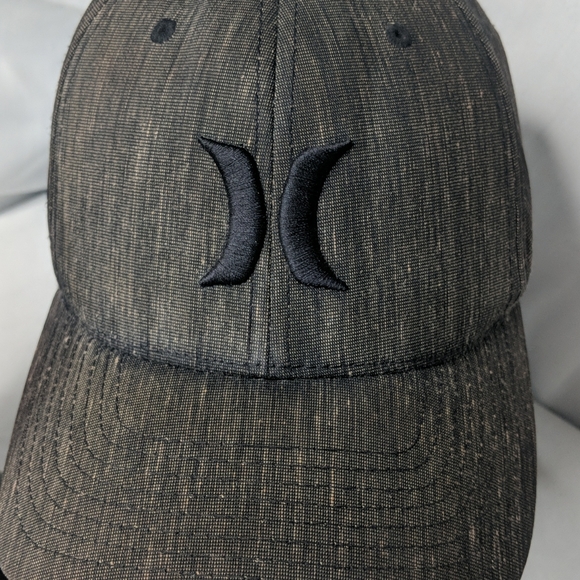 2 Hurley hats - Picture 3 of 5
